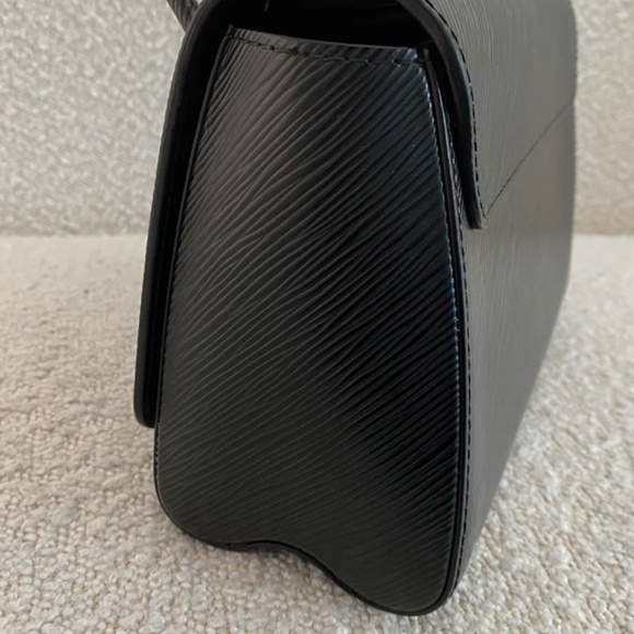 Authentic Louis Vuitton Twist MM Black Epi - Picture 3 of 13